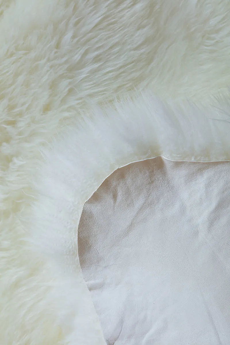 8-Pelt Large Sheepskin Area Rug - White (6.2´ x  6.6´ )