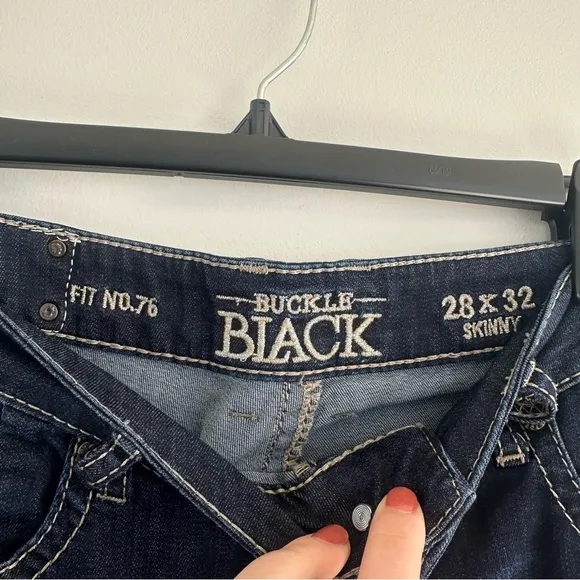 Buckle Black No. 76 Skinny Size 28x32