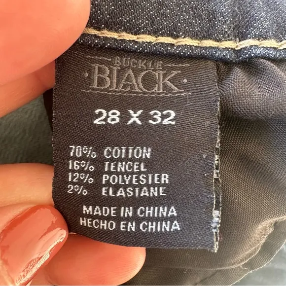 Buckle Black No. 76 Skinny Size 28x32