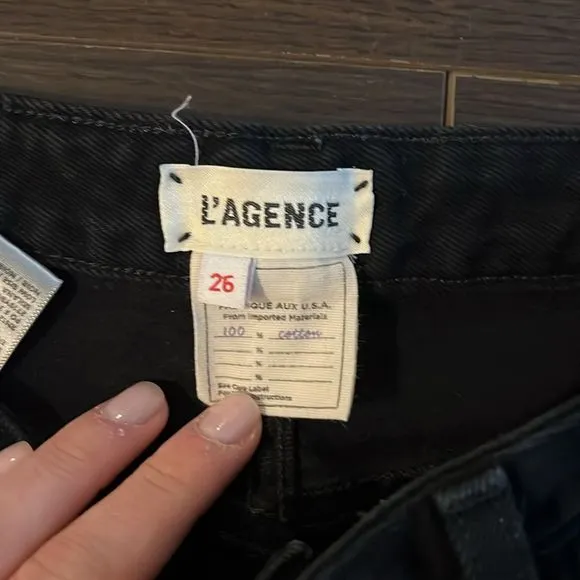 L'Agence Milana Jean in Black, 26