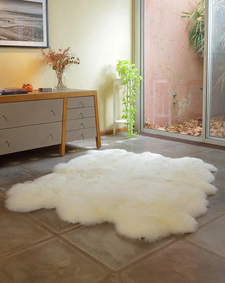 Six Piece Sheepskin Fur Rug - White (4.7´ x  6.4´ )