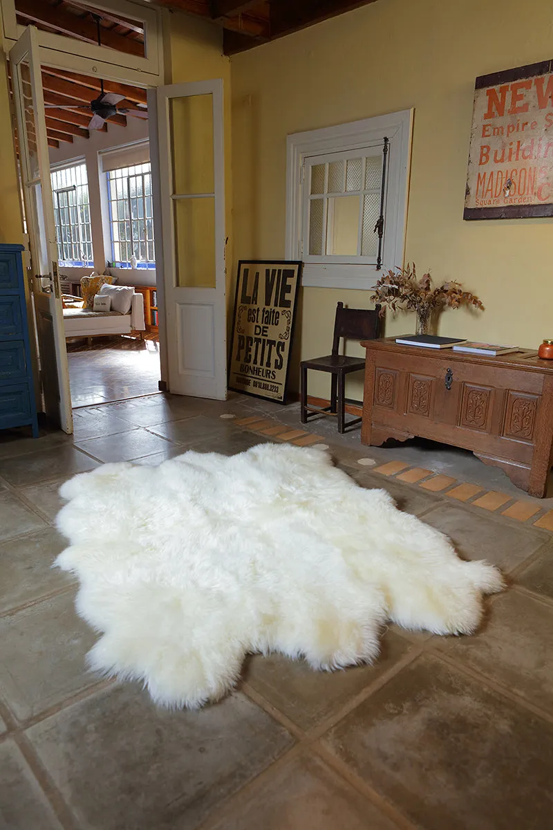Six Piece Sheepskin Fur Rug - White (4.7´ x  6.4´ )