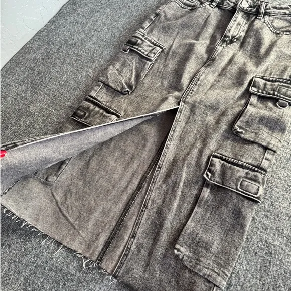 True Religion Denim Skirt Women’s SZ 23 Charcoal Cargo Midi Front Slit Utility