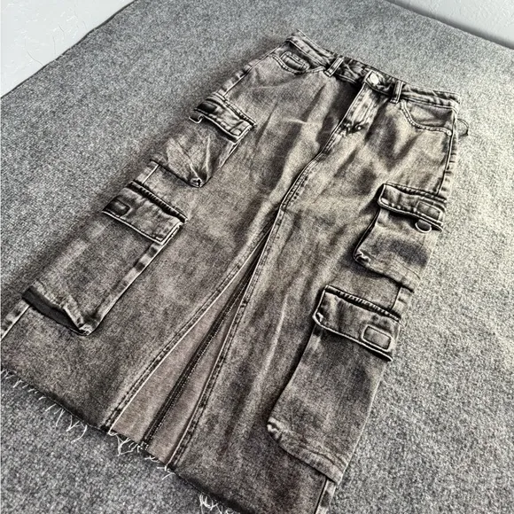 True Religion Denim Skirt Women’s SZ 23 Charcoal Cargo Midi Front Slit Utility